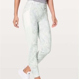 Lululemon Breezy Dot Tight // 25” Inseam // Size 4 // Jasmine White Multi
